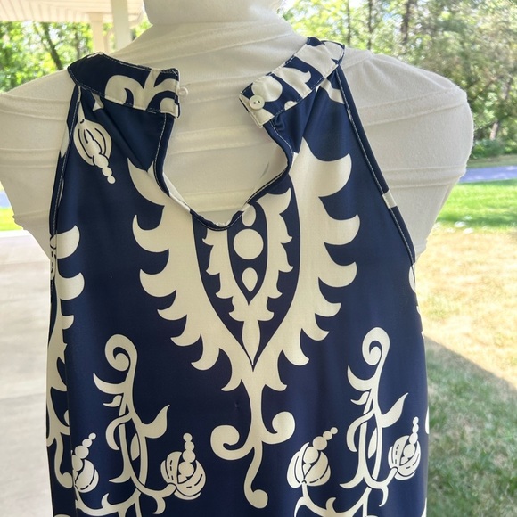 Loveu.dear-Navy and Cream floral Sleeveless Blouse - Picture 6 of 7